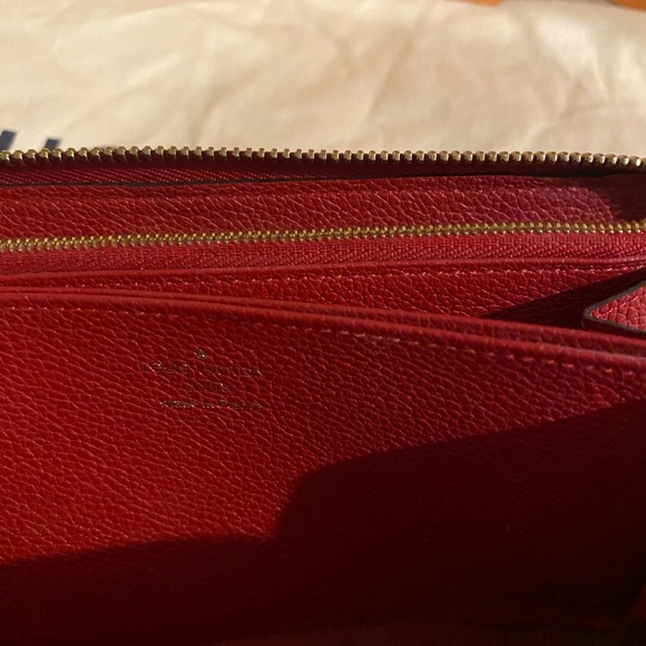 Red Louis Vuitton, zippy wallet - Picture 2 of 3
